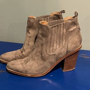 Nine West suede ankle boots~size 8.5~NEW